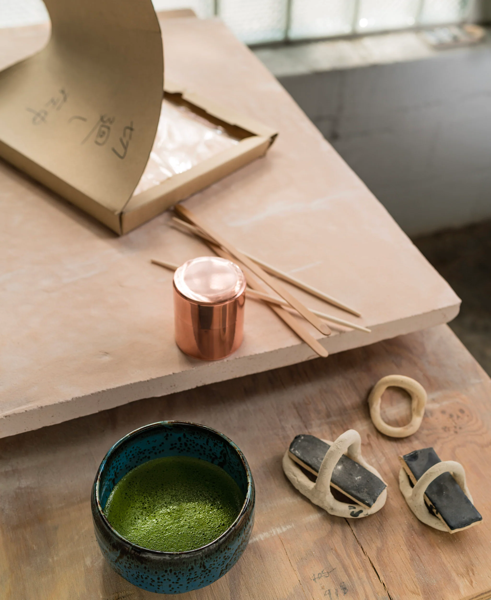 190-copper-matcha-caddy-japanese-tea-storage-chazutsu-4.webp Copper Matcha Caddy | Japanese Tea Storage Chazutsu